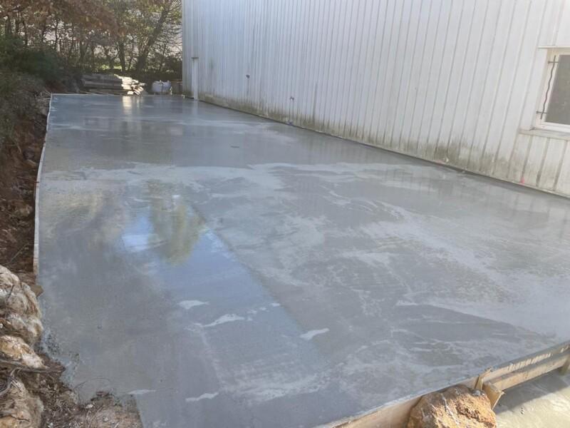 Coulage d'une dalle carrossable de plus de 150m2 dans la zone de Nicopolis a Brignoles